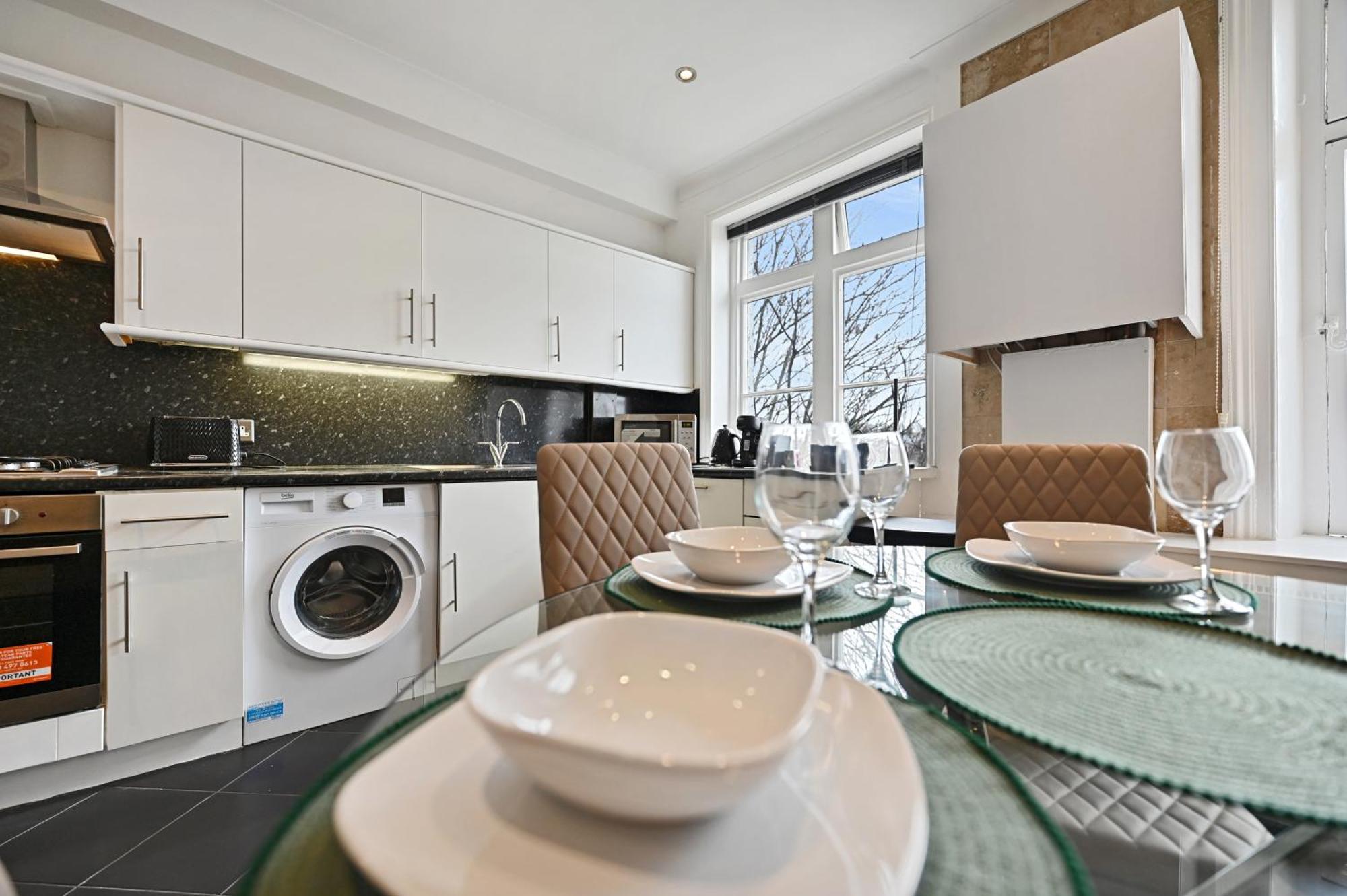 Beautiful 2 King Size Beds 2 Bath- Sleeps 5 In Earls Court Londres Exterior foto