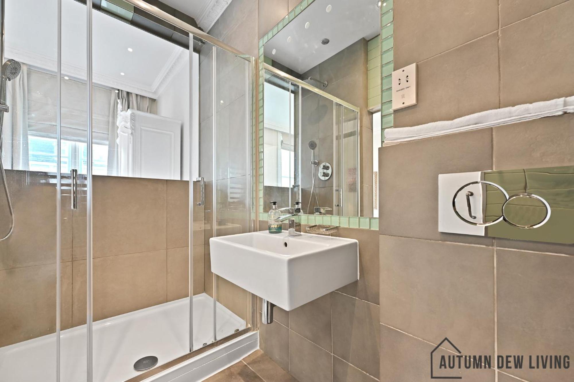 Beautiful 2 King Size Beds 2 Bath- Sleeps 5 In Earls Court Londres Exterior foto